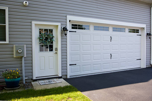 24/7 Emergency Garage Door Panel Replacement experts in Hudson Bend, TX